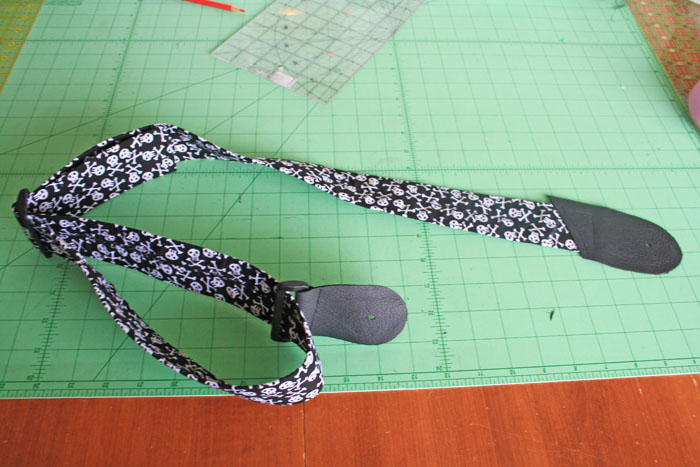 skully guitar strap