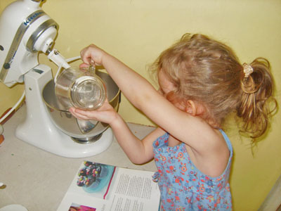 baking with kids chocolate cupcakes