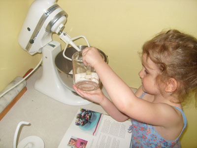 baking with kids chocolate cupcakes