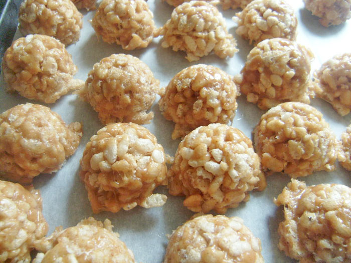 peanut butter rice krispie balls