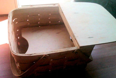 Vintage bent wood Picnic Basket with wooden pie stand. Wooden Pie Basket